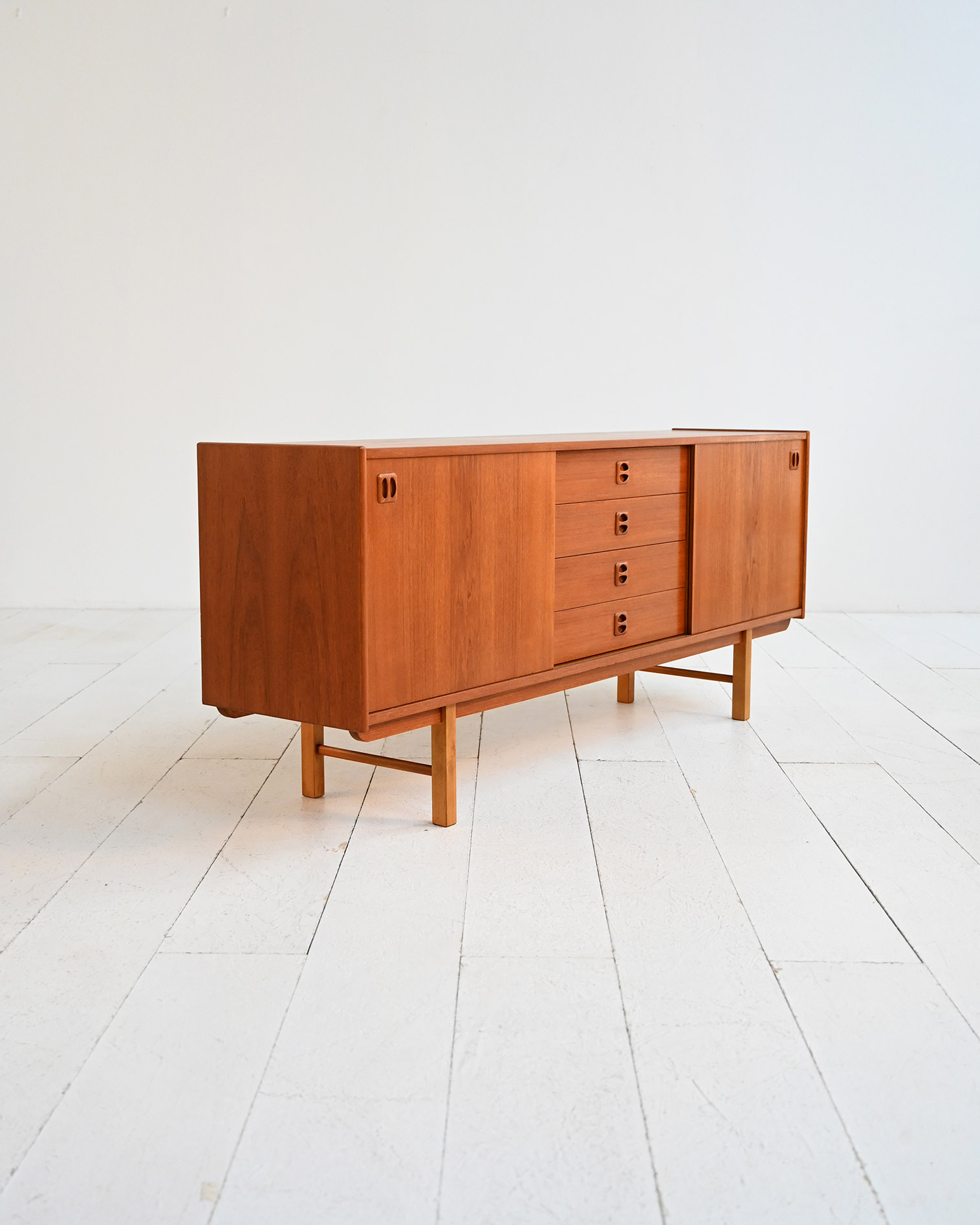Sideboard modello “Korsör” scandinavo teak 60s-e Sideboard modello “Korsör” scandinavo in teak anni ’60-e