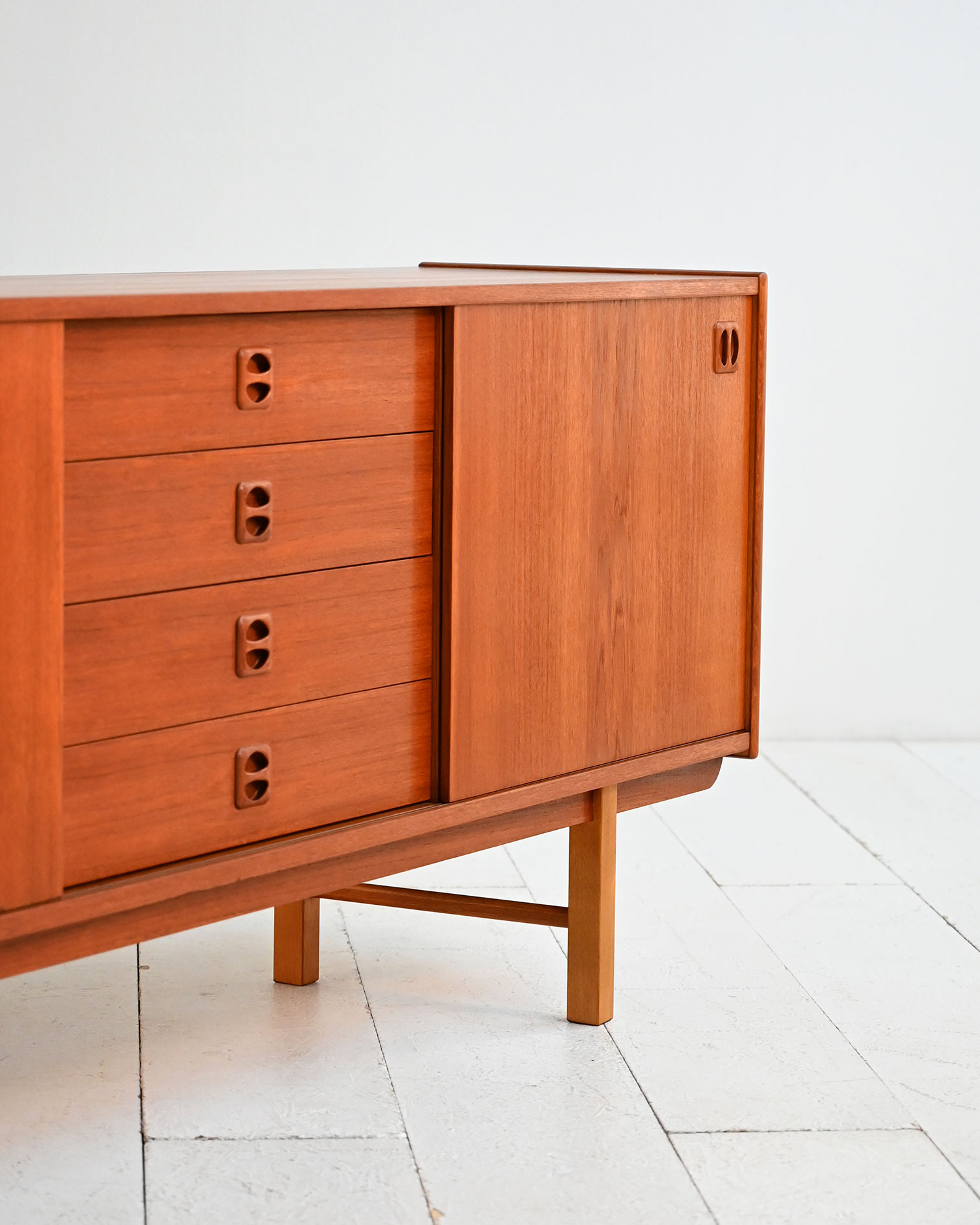 Sideboard modello “Korsör” scandinavo teak 60s-f Sideboard modello “Korsör” scandinavo in teak anni ’60-f