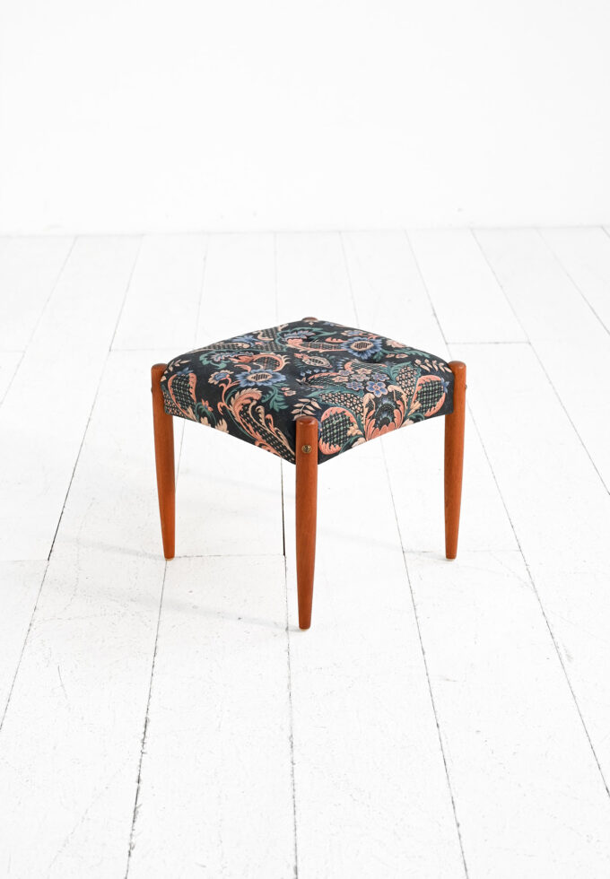 Sgabello scandinavo in teak con seduta imbottita, anni ’60/’70-a