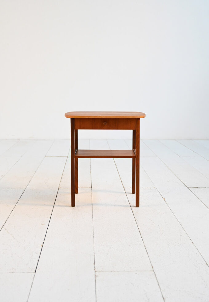 Comodino scandinavo in teak dalle linee classiche, anni ’60-a_