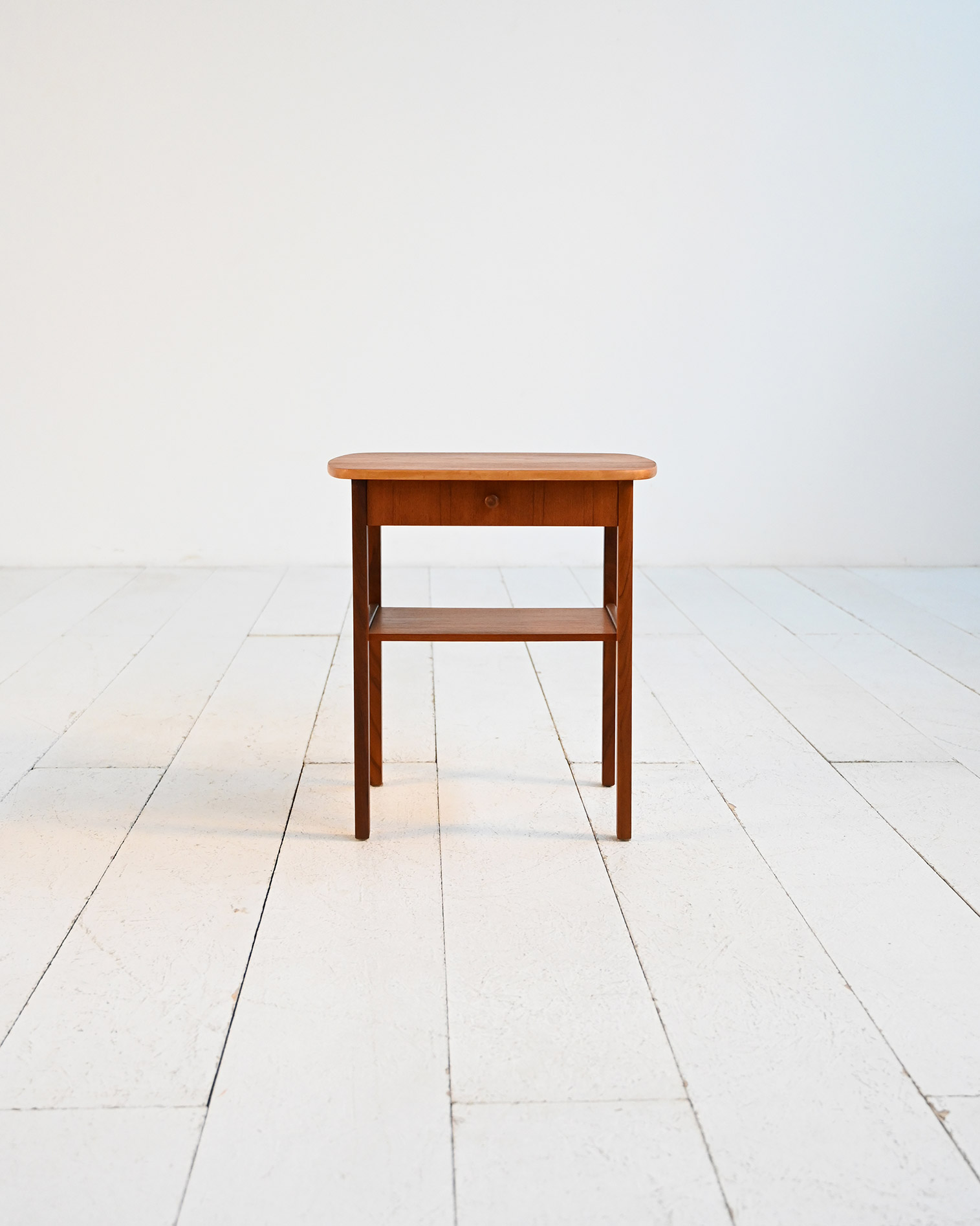 Comodino scandinavo in teak dalle linee classiche, anni ’60-a_