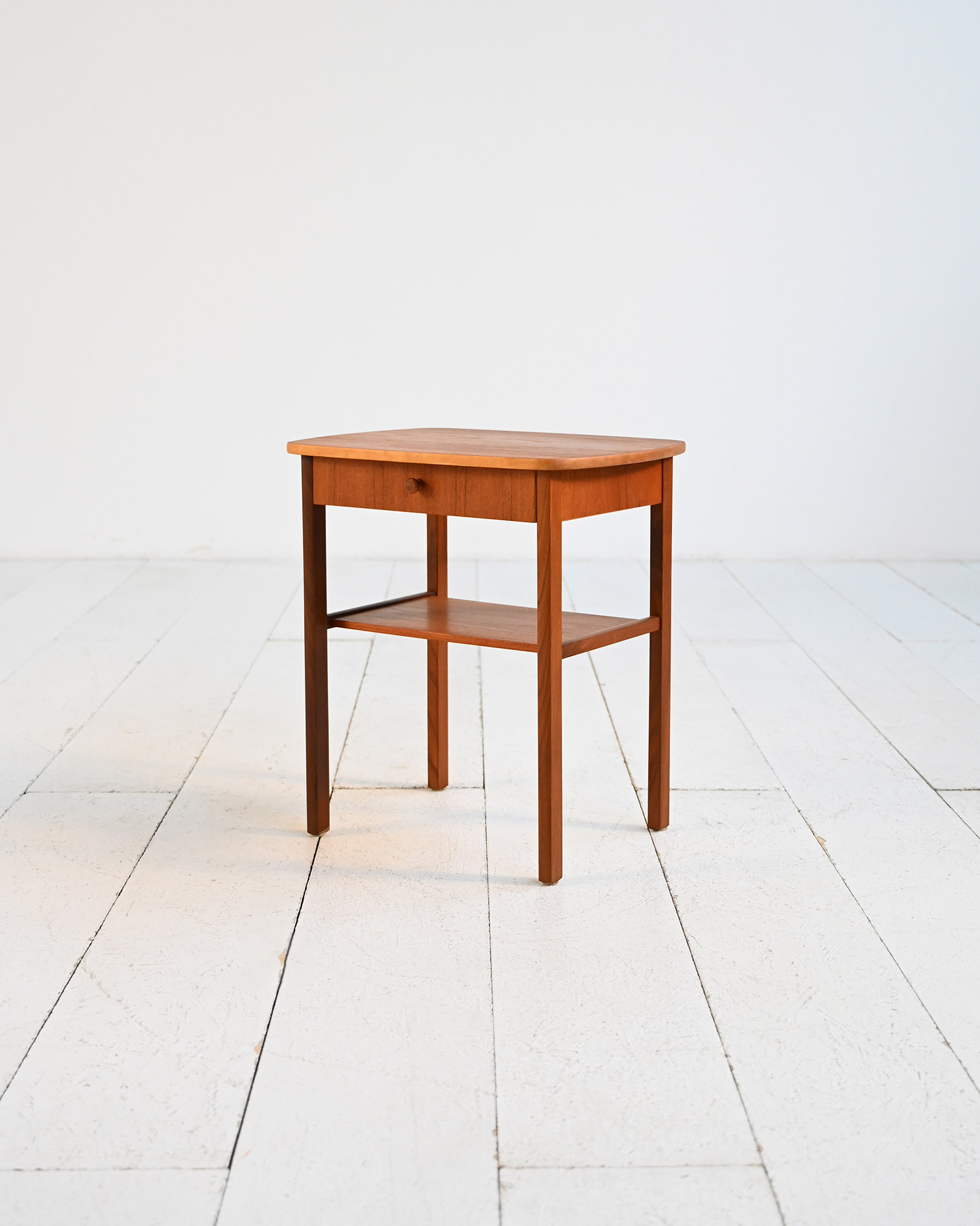 Comodino scandinavo teak linee classiche 60s-b Comodino scandinavo in teak dalle linee classiche, anni ’60-b