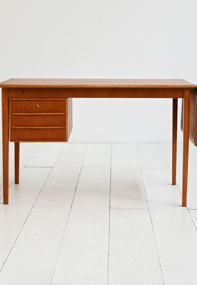 Scrivania con ribalta in teak anni ’60-a