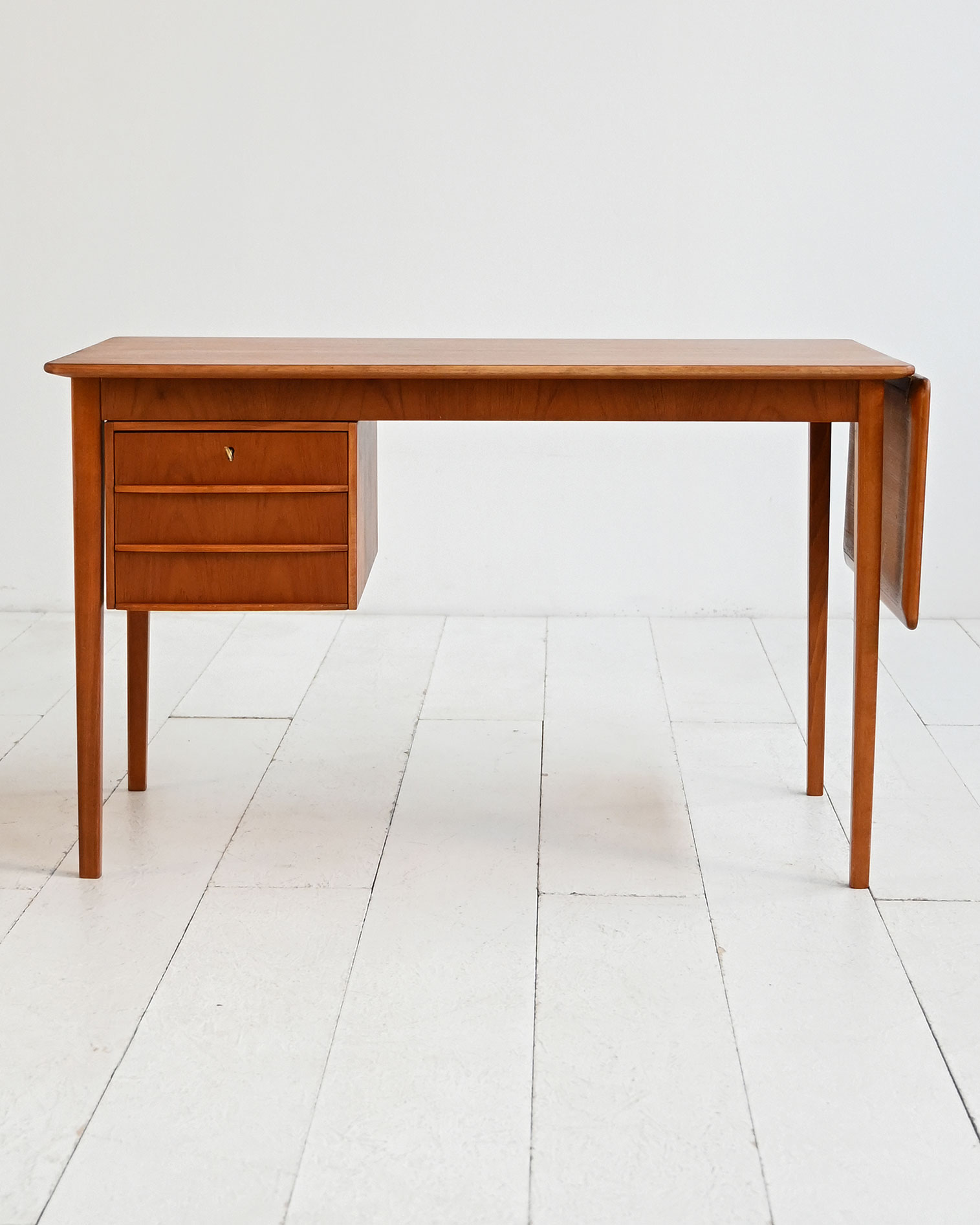 Scrivania con ribalta in teak anni ’60-a