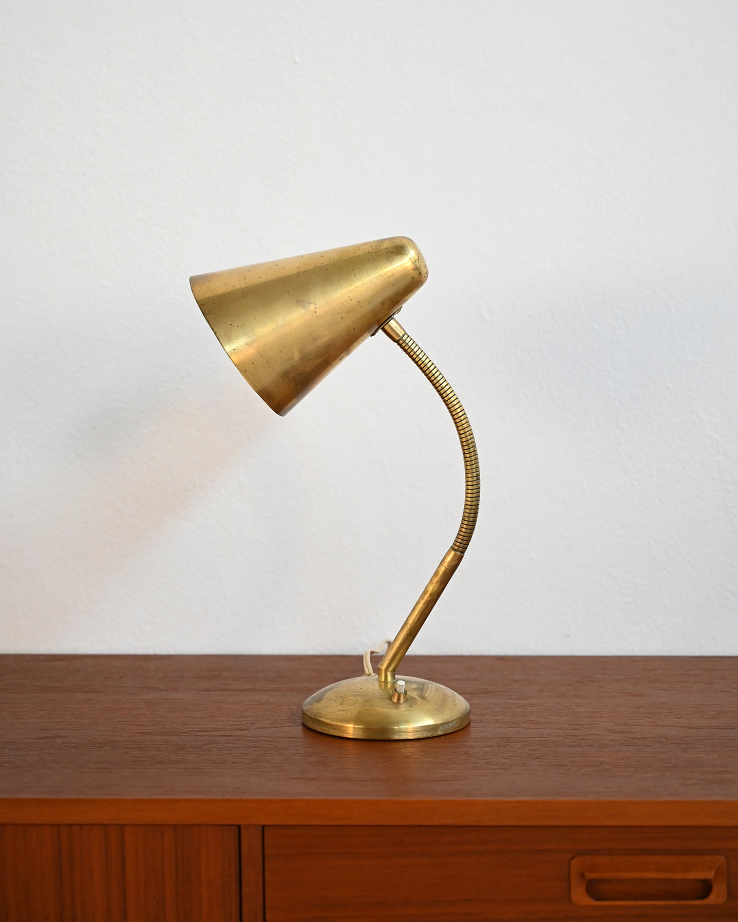 Lampada da tavolo scandinava in ottone, anni ’50-a_