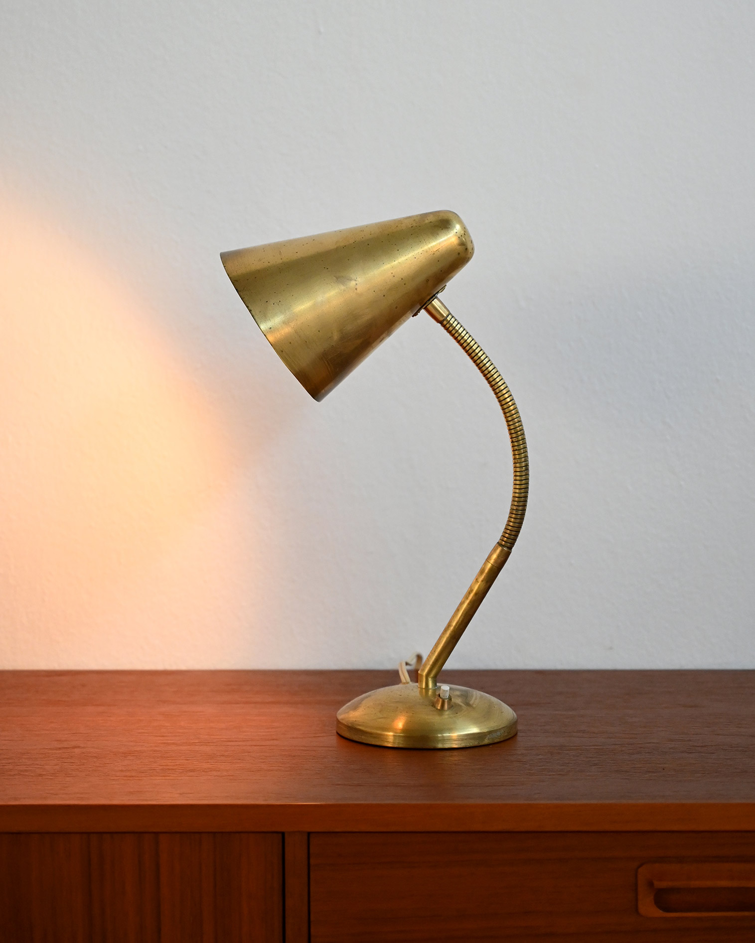 Lampada tavolo scandinava ottone 50s-b Lampada da tavolo scandinava in ottone, anni ’50-b