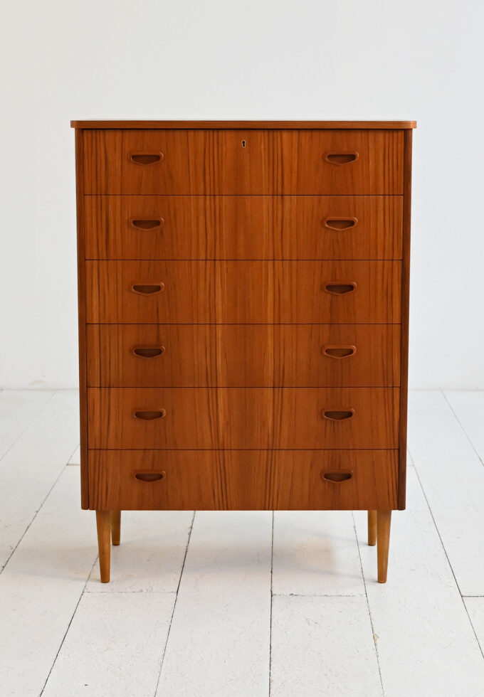 Sestina vintage scandinava in teak, anni ’60-a_