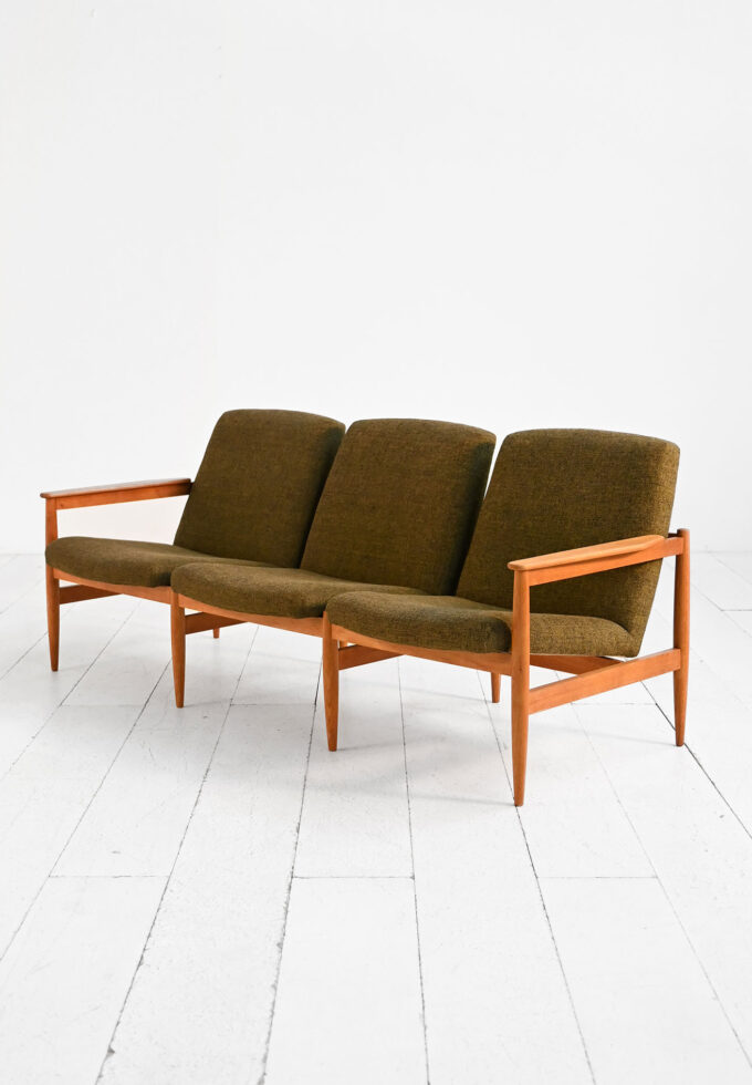 Divano scandinavo a tre posti in rovere, anni ’50/’60-a
